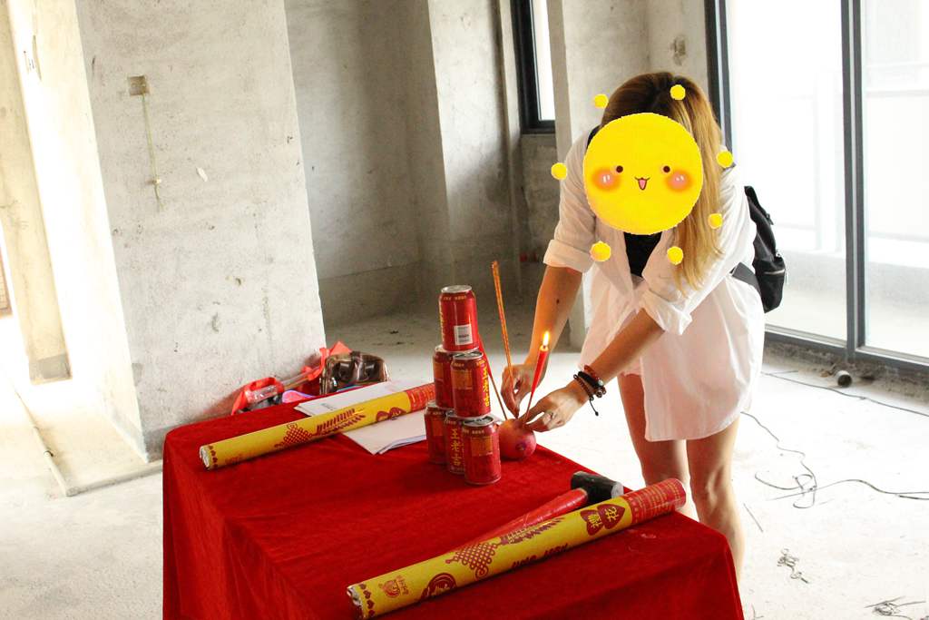 紅土地裝飾恭祝譽(yù)峯名門周先生雅居開工大吉！
