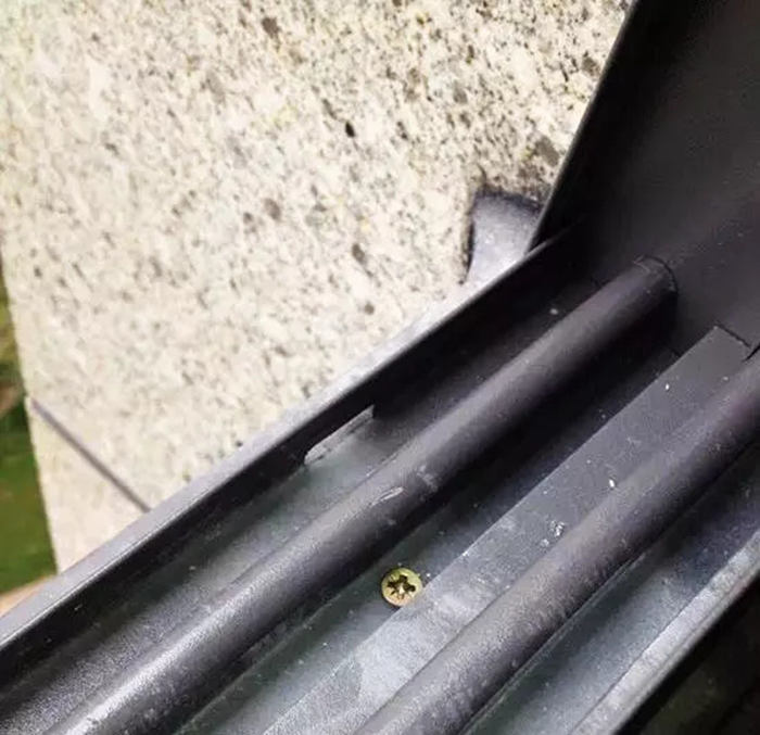 臺(tái)風(fēng)“山竹”肆虐過后，如何保養(yǎng)選購門窗，臺(tái)風(fēng)天再來也不用怕！