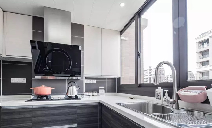 90平米的現(xiàn)代簡約風(fēng)裝修設(shè)計(jì)，高級黑白灰打造珠海精致生活！