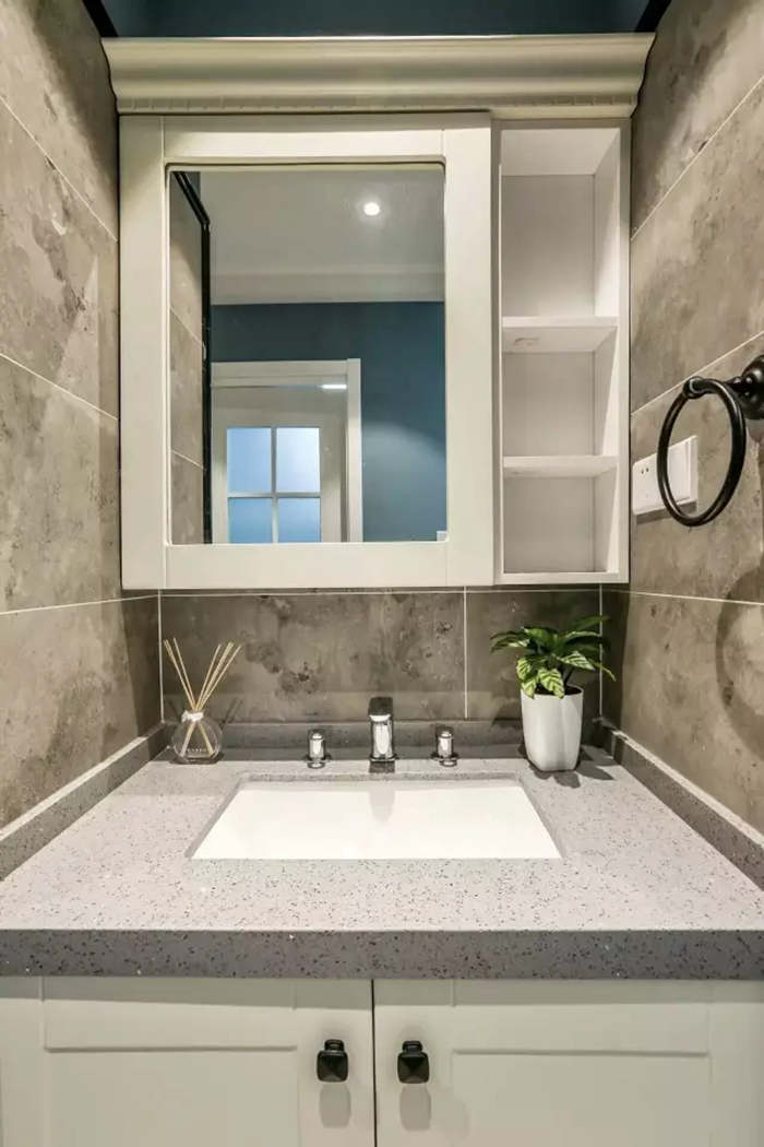 90平米小戶型裝修除了卡座餐廳還有超大飄窗，竟有隱藏式衣帽間設(shè)計(jì)！