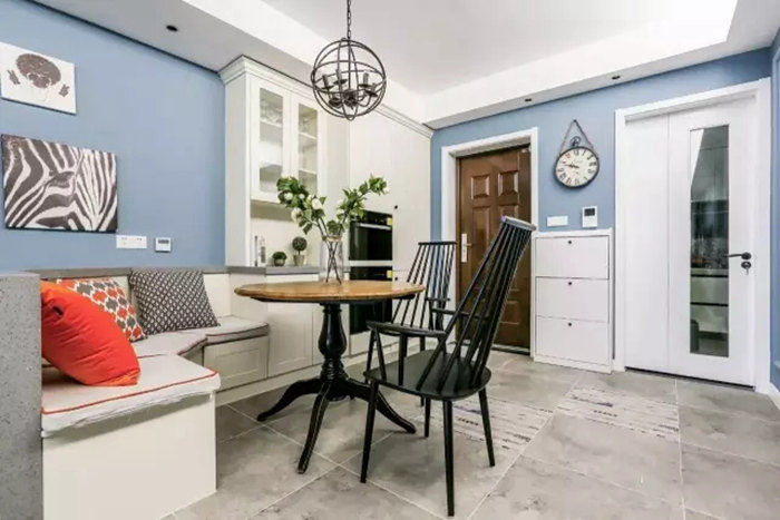 90平米小戶型裝修除了卡座餐廳還有超大飄窗，竟有隱藏式衣帽間設(shè)計(jì)！