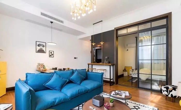 客廳裝修設(shè)計(jì)要不要做吊頂？看完這篇不再糾結(jié)！