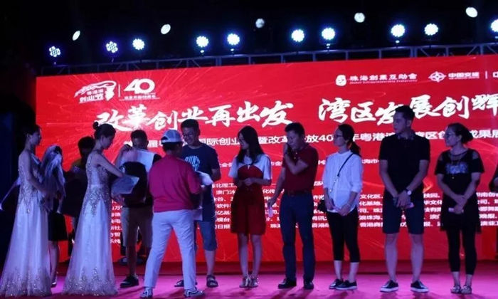 世界在變，初心不變！紅土地裝飾致2018：凡是過往，皆是序章！