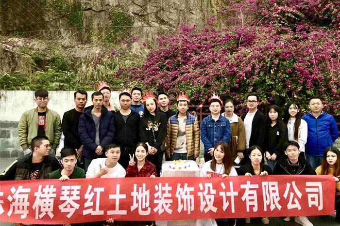 “世上本無圣誕老人”，所有禮物和驚喜來自愛你的人！