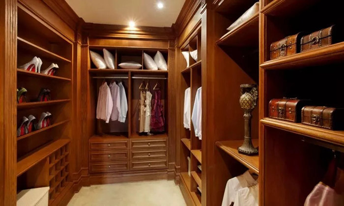 紅土地裝飾三八婦女節(jié)特輯，每個女神必備，超省空間的衣帽間攻略！