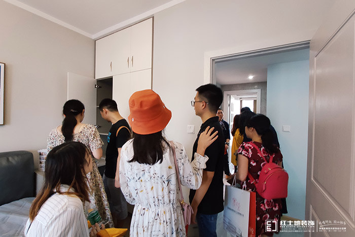 進(jìn)工地，學(xué)裝修！5月18日紅土地裝飾樣板房竟引來了珠海市民大片圍觀！