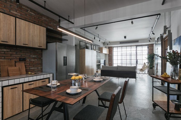 用硬朗材質(zhì)詮釋精致的生活故事。