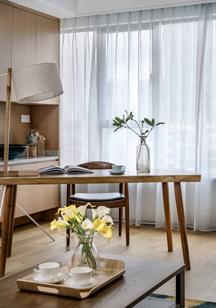 一束花藝作品賦予家的美是鮮活自然的。